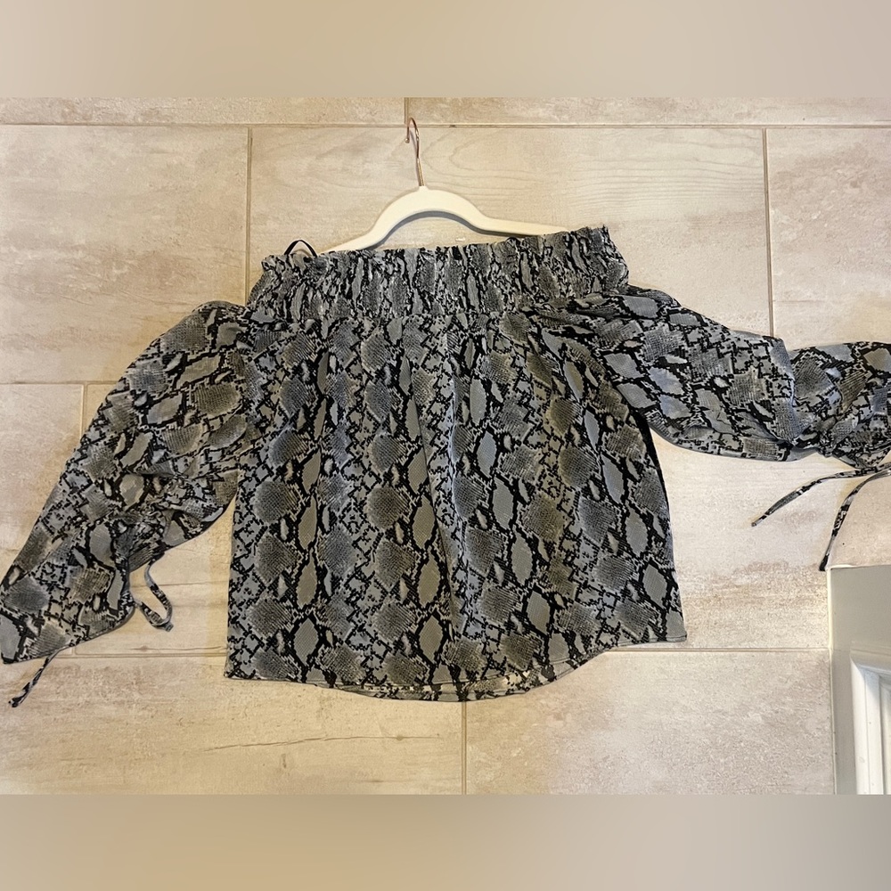 Miss Me Off the shoulder blouse